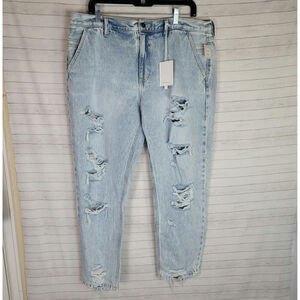KANCAN HIGH RISE DISTRESSED BOYFRIEND LIGHT WASH JEANS, SZ 31x28